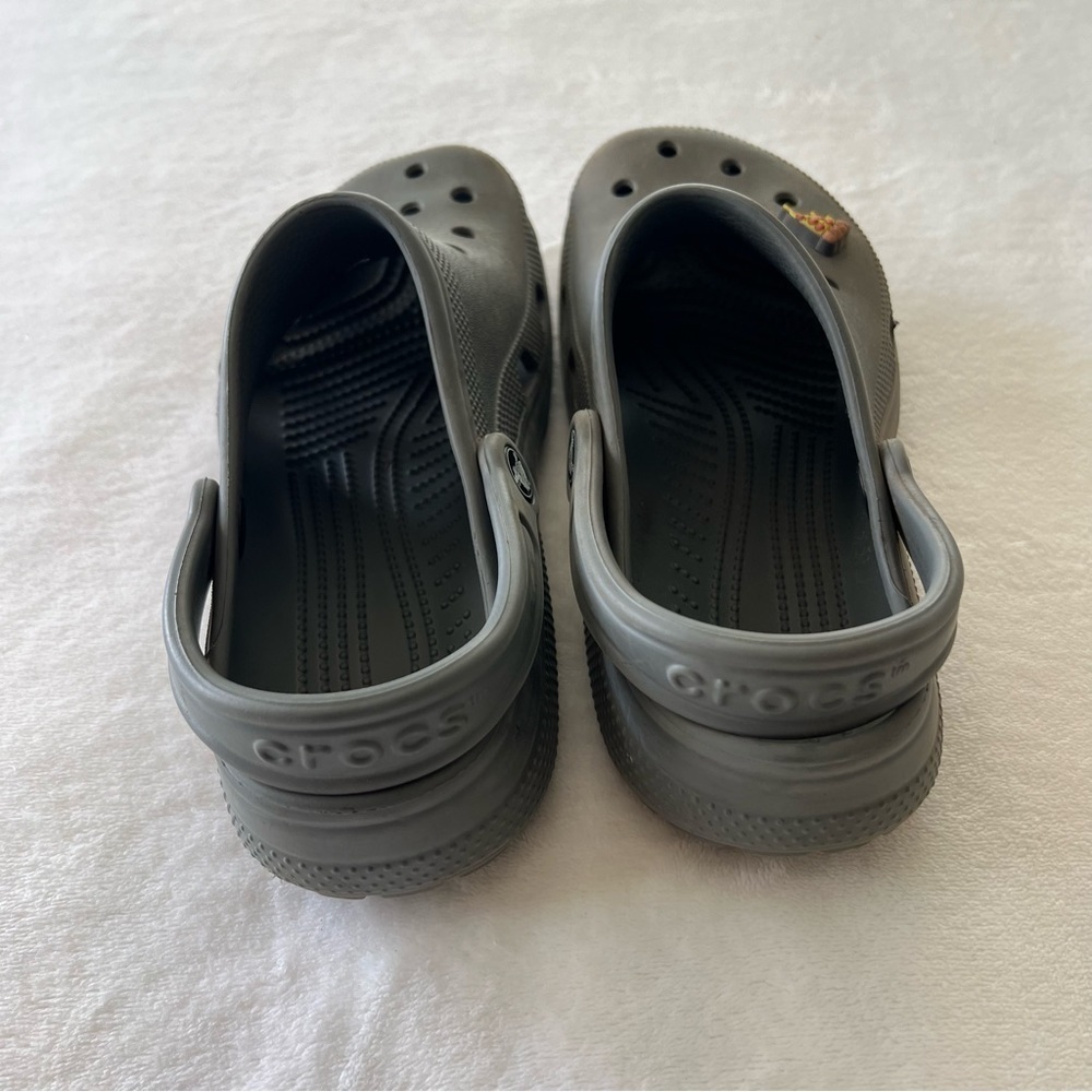 Crocs Classic Clogs with single pizza charm Size 8 - Picture 3 of 6